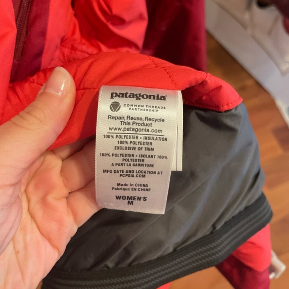 Patagonia Insulated Women’s Ski Jacket - Picture 5 of 7